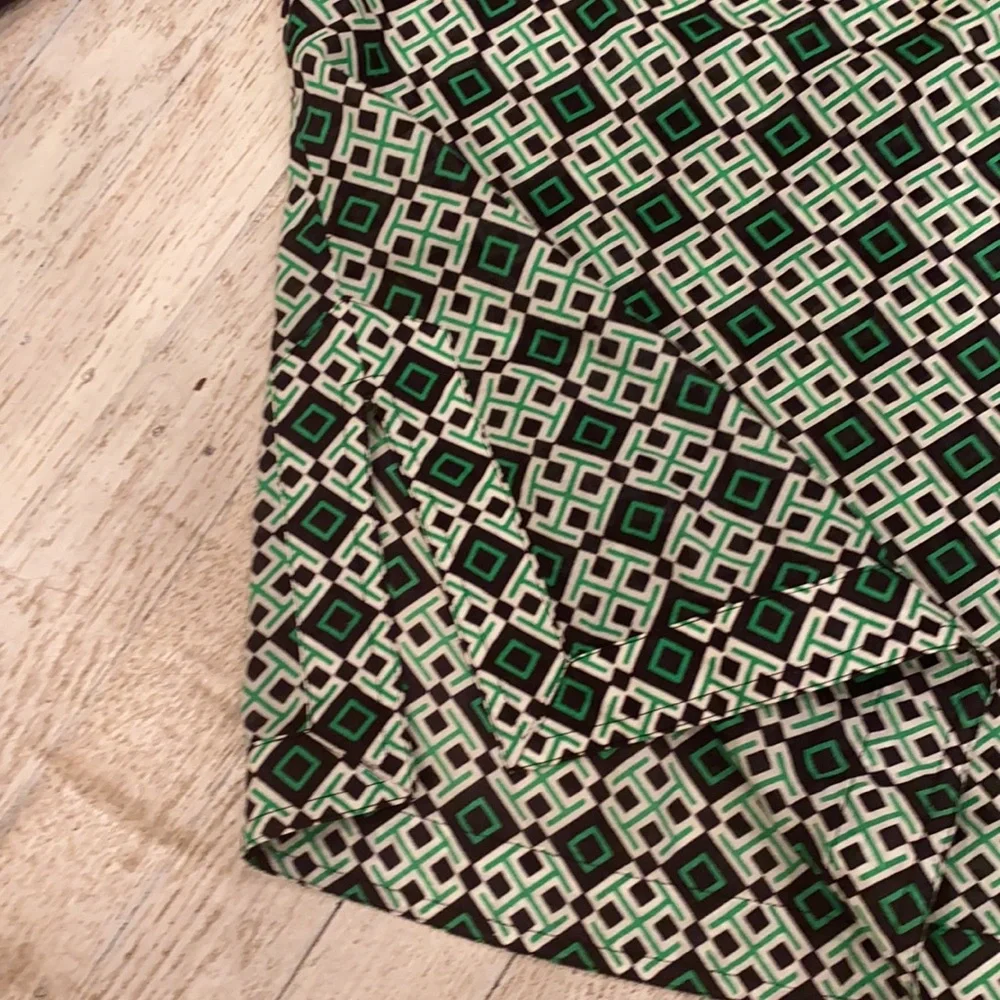 Tory Burch crop tunic logo print blouse side slit  size 6 GC - Picture 10 of 16